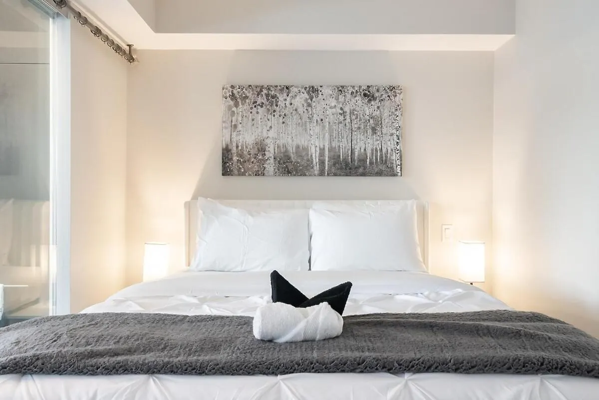 Discounted Elegant Yorkville Suite Toronto
