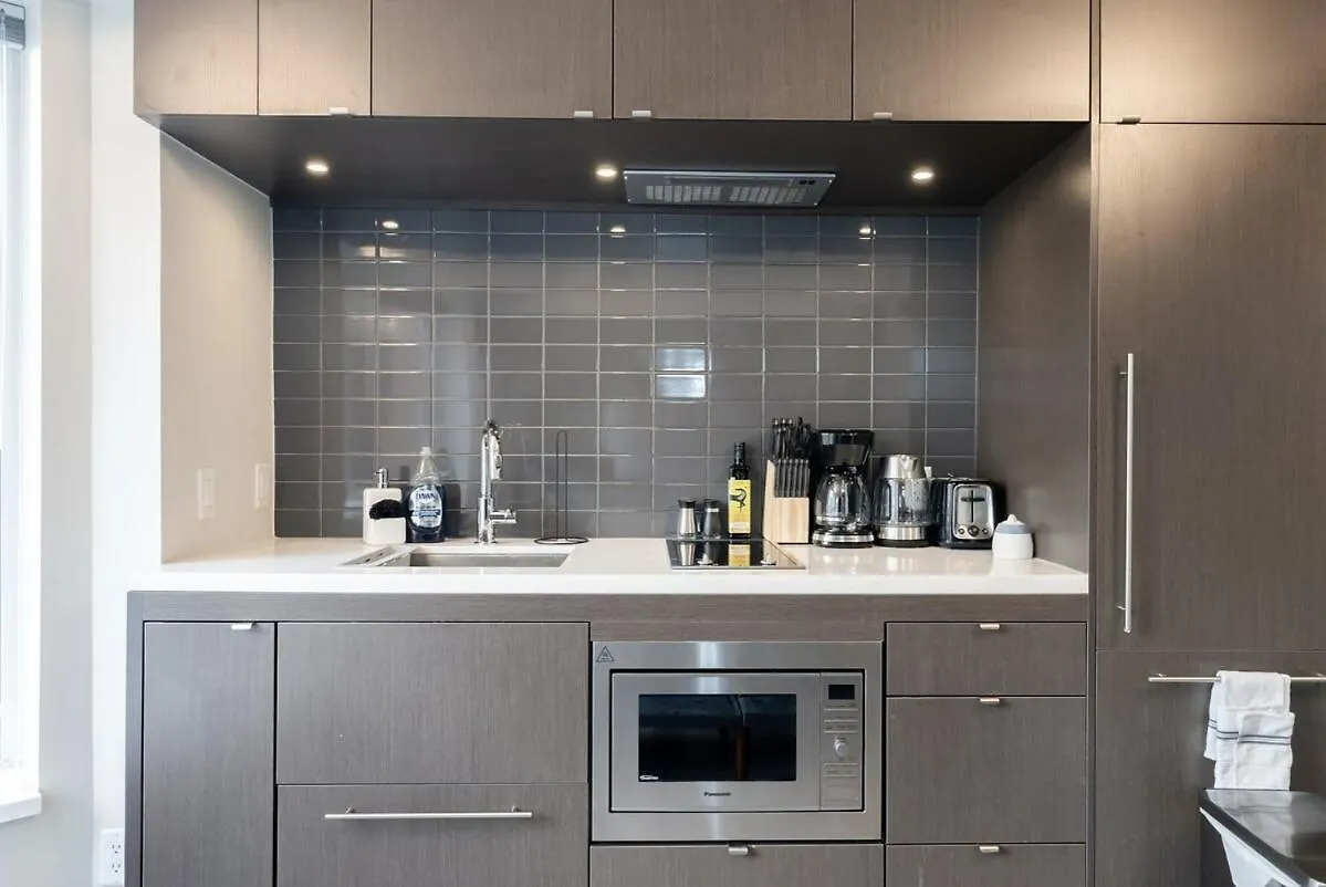Discounted Elegant Yorkville Suite Toronto Apartment