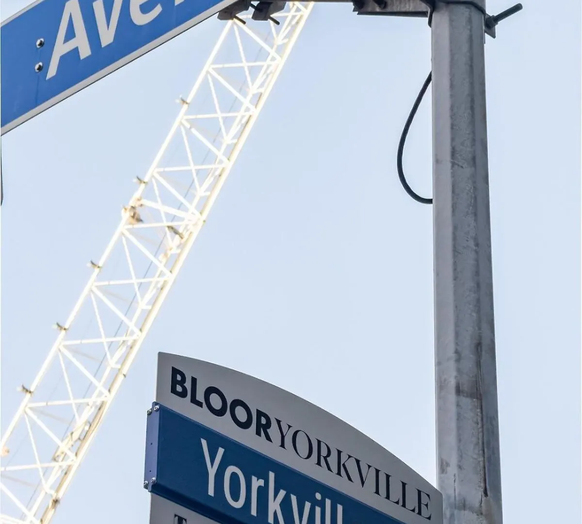 Discounted Elegant Yorkville Suite Toronto Apartment