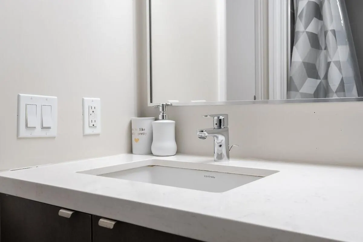 Discounted Elegant Yorkville Suite Toronto Canada