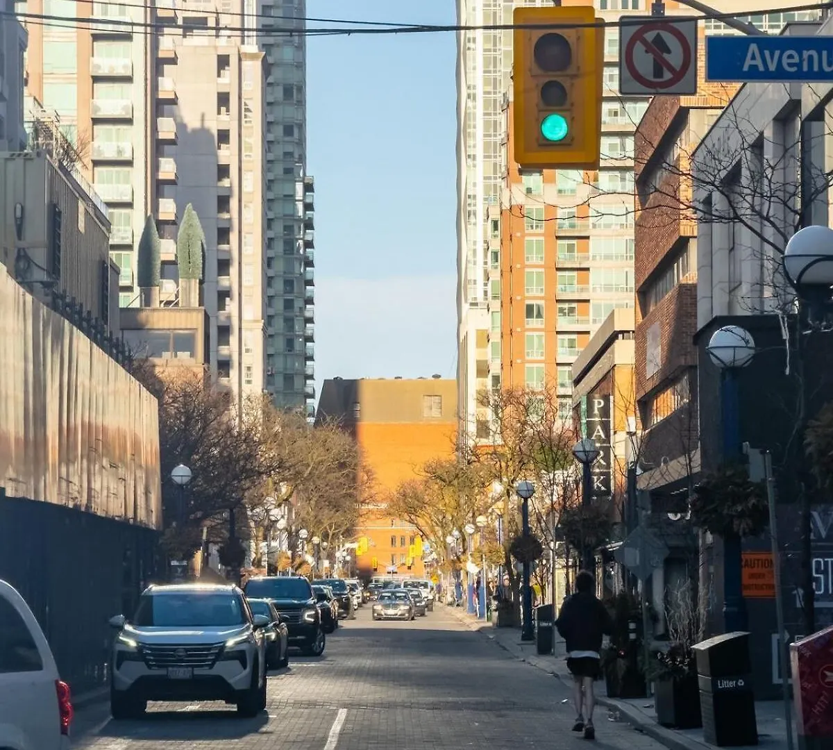 Apartment Discounted Elegant Yorkville Suite Toronto Canada