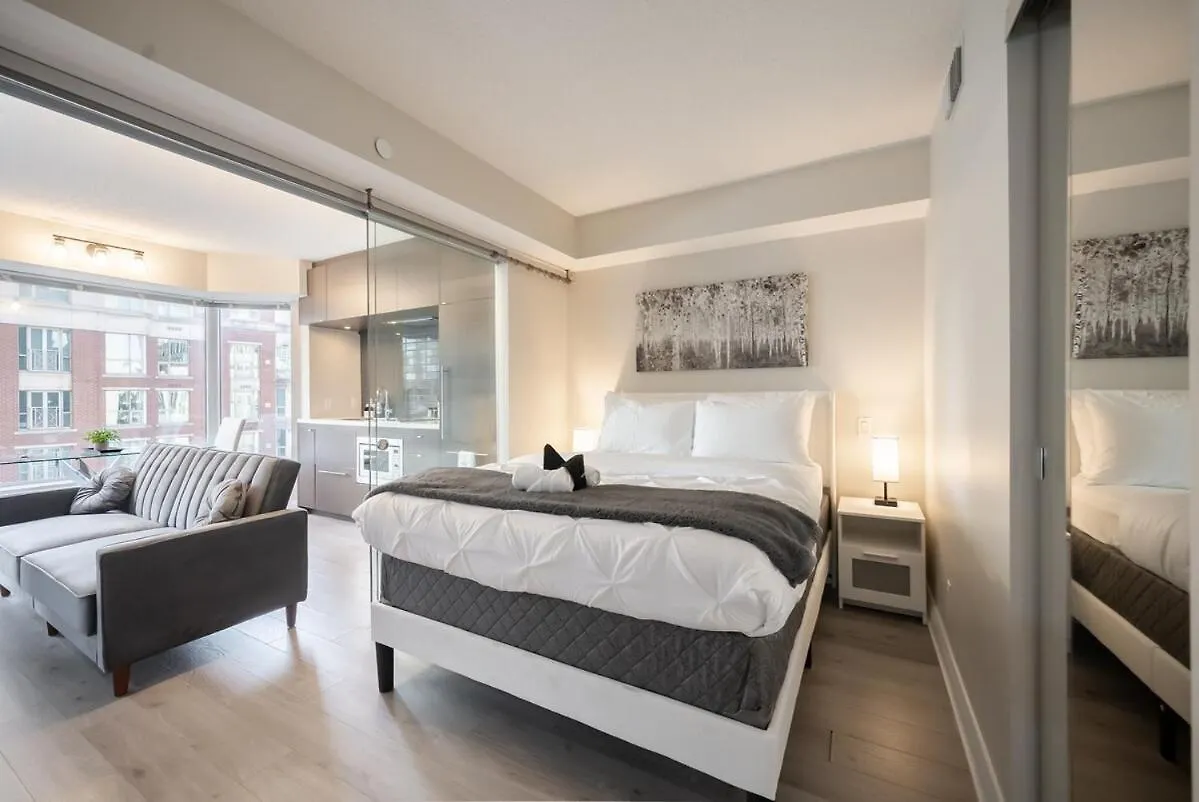 아파트 Discounted Elegant Yorkville Suite 토론토